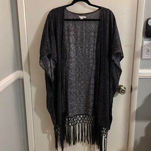 Sandy & Sid Fringe Kimono